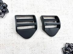 Пряжка-крыло 3-х щелевая силовая, пластик 3,8 см, 9,6 гр, чёрный