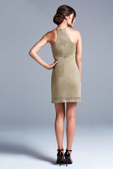 Mac Duggal 22133 Платье выполнено из золотистой ткани, короткая прямая юбка