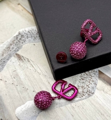 20345-sergi-pusety-valentino-s-podveskoj-sharik-v-rozovom-rodazhe-fuksiya