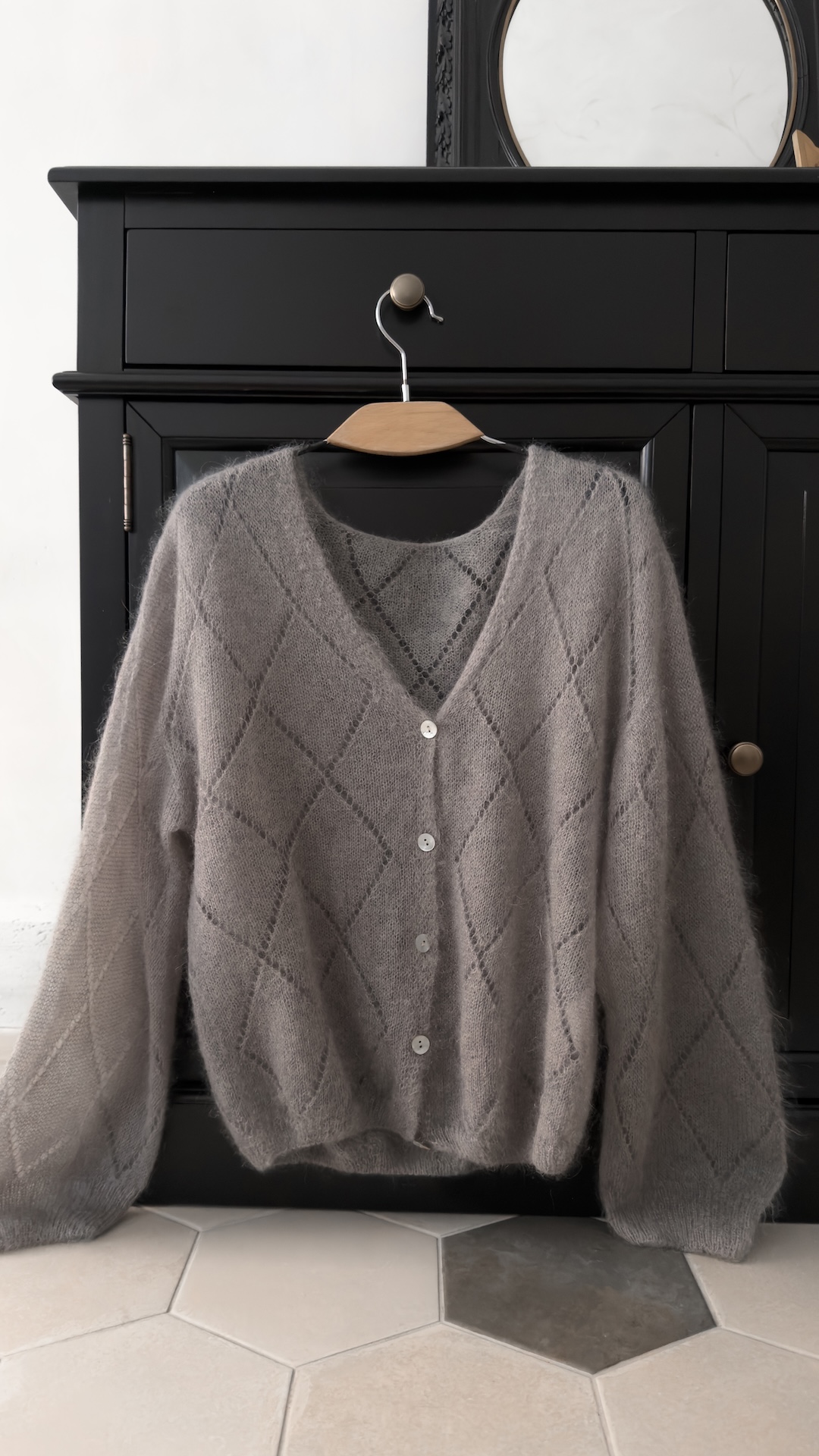 Кардиган из детского мохера с узором в виде ромбов