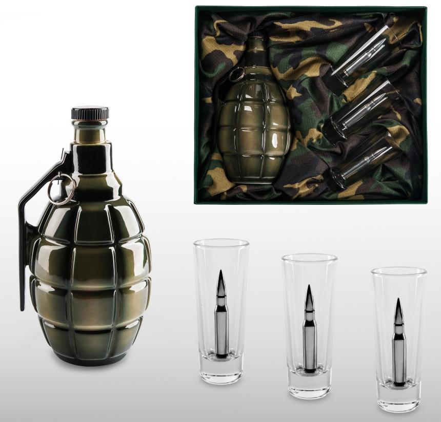 Подарочный набор для водки с керамическим штофом «Бей врага до последнего патрона»