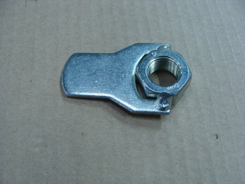 Пластина с гайкой М16*1,5 УАЗ (закладная пружинной подвески)