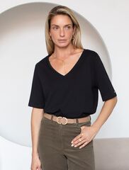 Футболка из 100% хлопка с V-образным вырезом  D49.091 (120075)