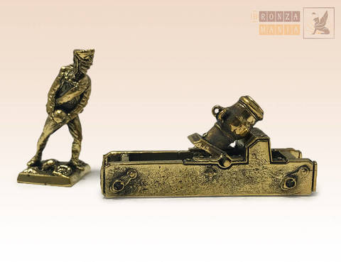 фигурка Артиллерист Гвардейский с пушкой - Двухпудовая мортира обр. 1805 г. (РИА 1812 г.)