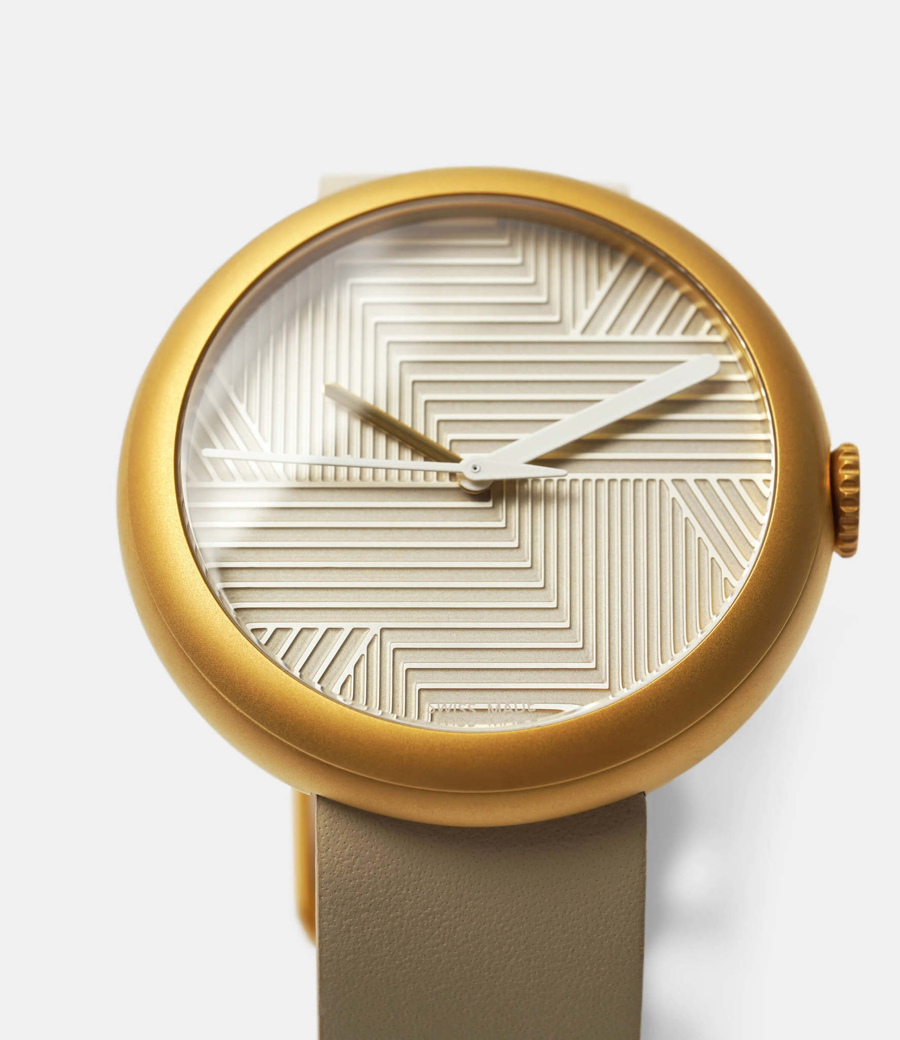 Objest Hach Gold — кварцевые часы с рельефным циферблатом
