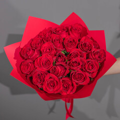 Букет 21 красная Роза Кения 40 см в пленке