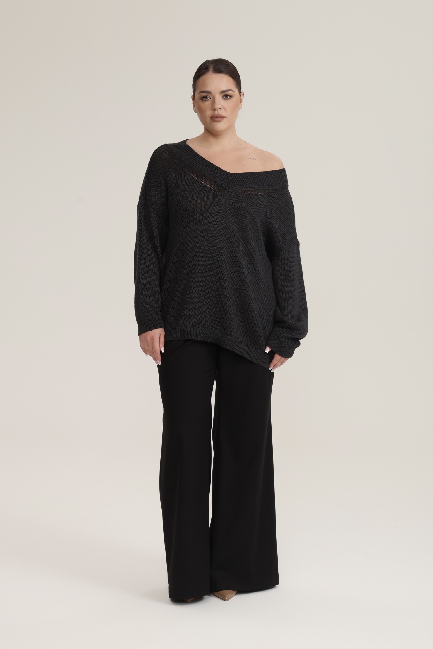 Джемпер вязаный на одно плечо, темно-серый