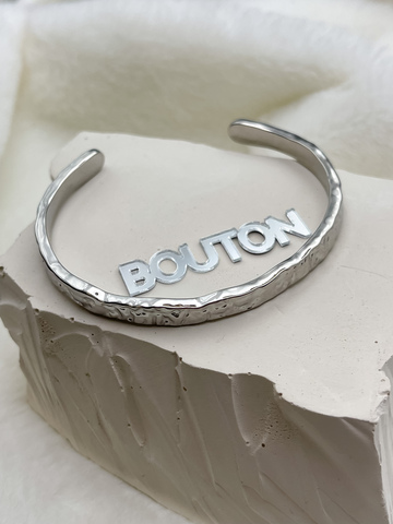 Браслет серебристый с мятым дизайном