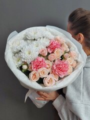 Авторский букет в нежной гамме