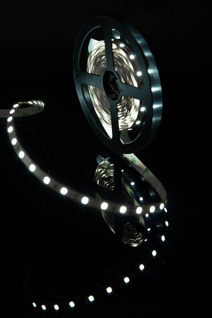 Светодиодная лента SWG 4,8W/m 60LED/m 2835SMD холодный белый 5M 001472