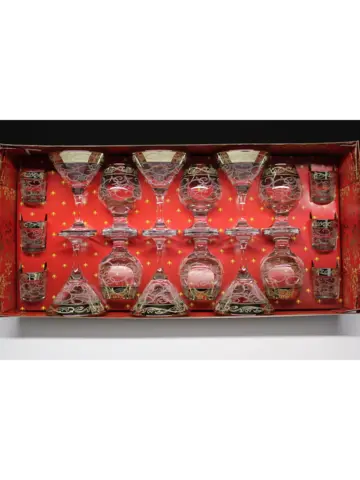 Подарочный набор фужеров для вина.