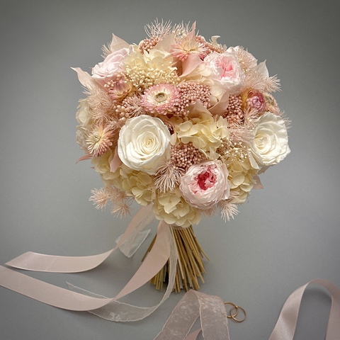 «Розовая жемчужина» - свадебный букет из стабилизированных цветов и сухоцветов