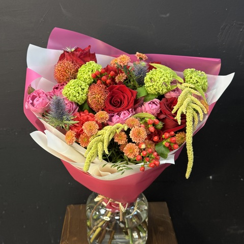 Большой букет с акцентным амарантом