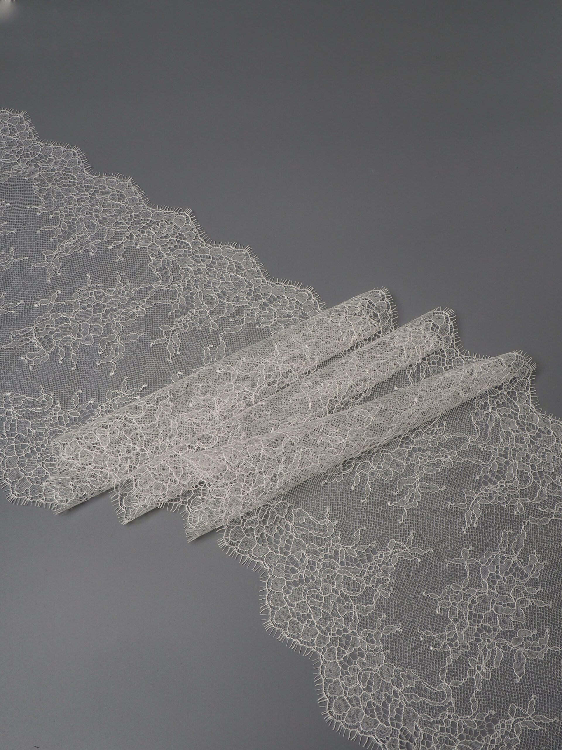 Кружево шантильи айвори неэластичное ширина 22 см длина 1.45 м