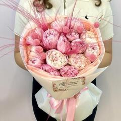 Монобукет из 15 пионов Сара Бернар с краспедией и ковылём. Монобукет 044 Chalet Green