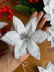 Пуансеттия (рождественская звезда) искусственная, бархатная, БЕЛАЯ с блесками, 1 шт - 15 см, набор 10 голов.