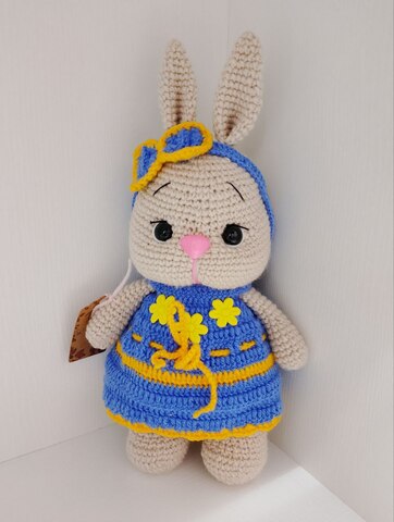 Зайка из пехорки в синем платье