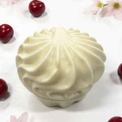 Пирожное "Корзиночка с вишней в белой глазури" 50 г