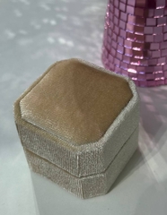 Подарочная коробка/футляр шампань для кольца/набора украшений