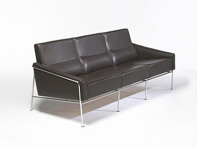 Arne Jacobsen Series 3300 3 seats sofa