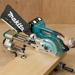 Аккумуляторная торцовочная пила Makita DLS714Z