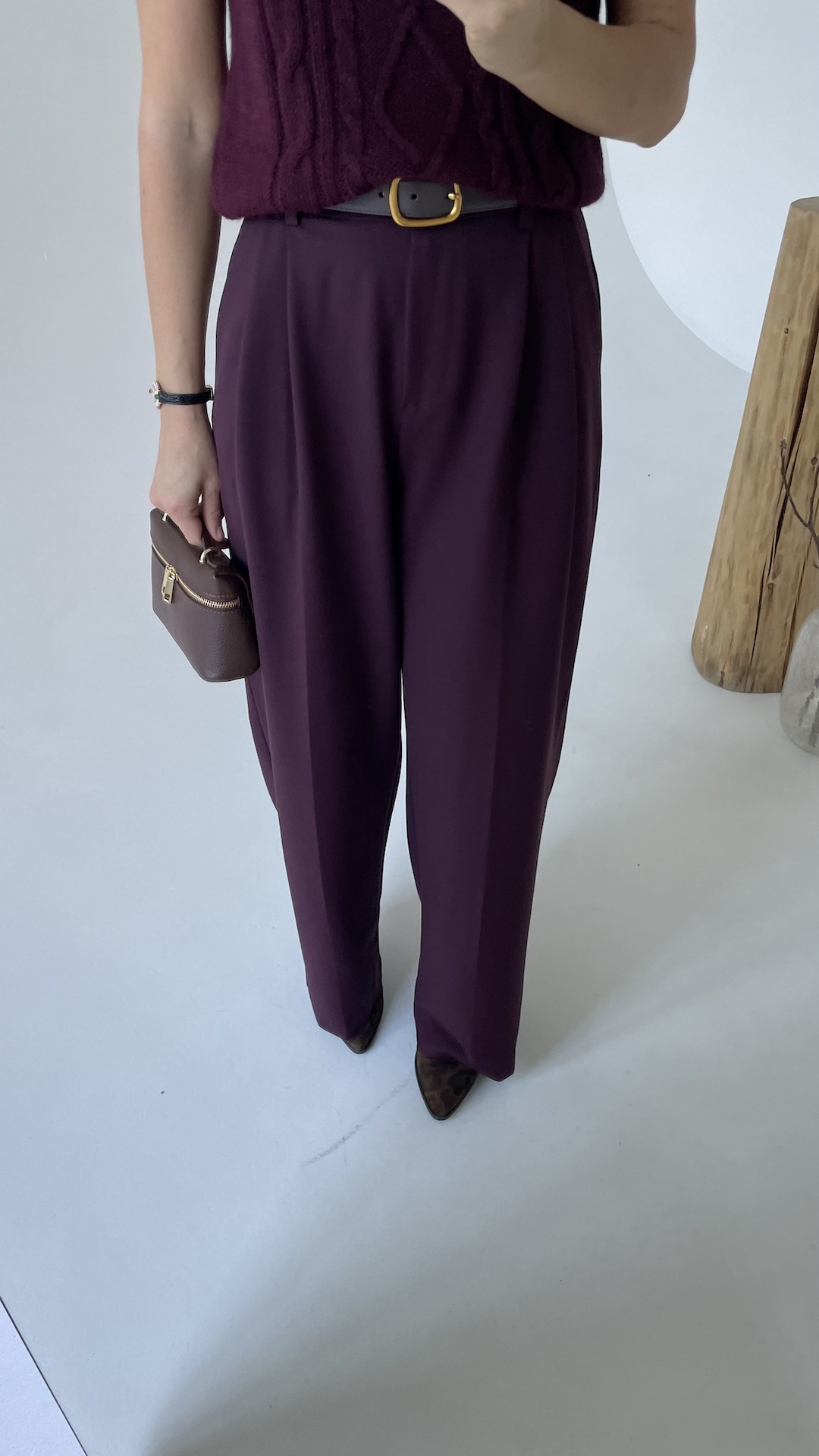 Брюки с умеренными защипами