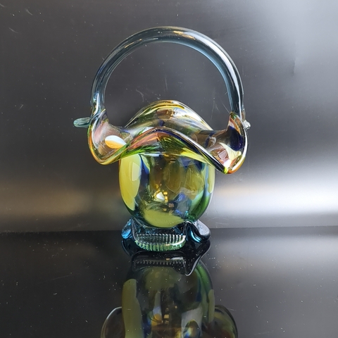 Вазочка конфетница в виде корзинки, разноцветное стекло, гутная техника, синий оттенок, 16.5 см, винтаж СССР 1970-1990 гг