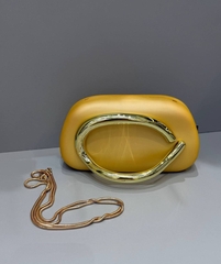 Сумка клатч с оригинальной ручкой