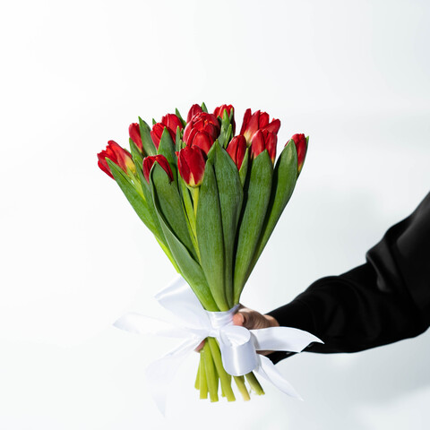 Букет 15 красных тюльпанов