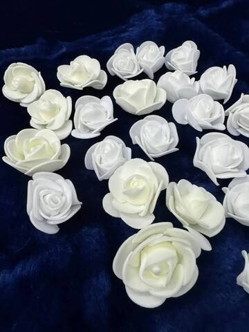 Роза из фоамирана круглая 3-3,5 см, бело-кремовый микс, набор 24 шт.