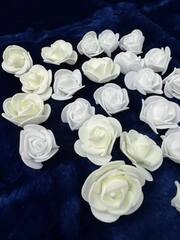 Роза из фоамирана круглая 3-3,5 см, бело-кремовый микс, набор 24 шт.