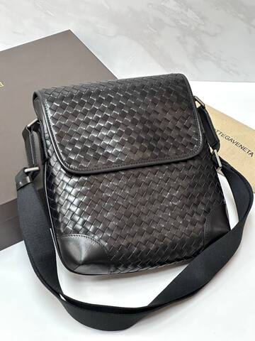 Сумка мужская кожаная Bottega Veneta через плечо