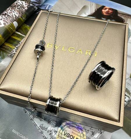 Кольцо, колье и браслет Bvlgari