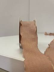 Лента полиэстер жатая с волнистым краем (4,0см*9,14м), Мокко