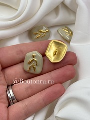 Пуговицы Скиап. с силуэтом человека и бежевой эмалью