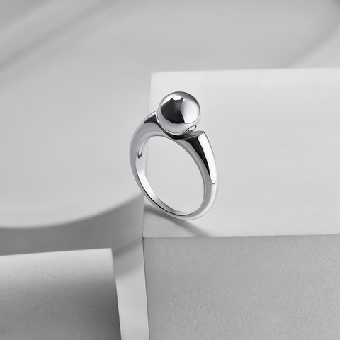 Кольцо с шаром серебряное 925
