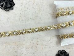 Тесьма декоративная с бусинами и стразами, ш. 5 см, белый/золотой