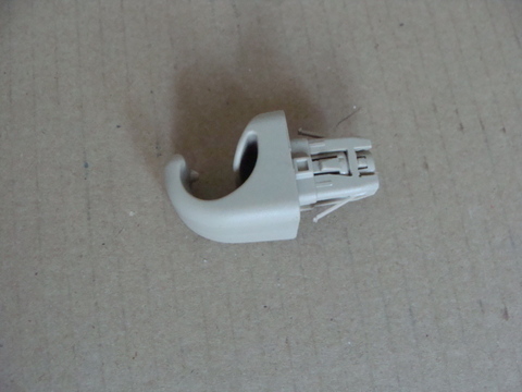 Клипса  солнцезащитного козырька (бежевая) Geely MK