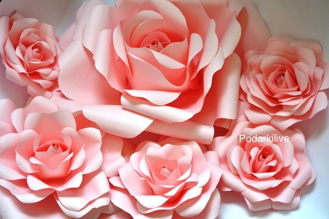 Розы из бумаги (декорации)