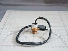 Датчик температуры Suzuki GSF250/400 GSX400/1250 VX800