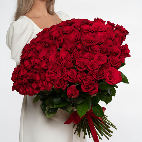 Букет 101 красная роза Фридом