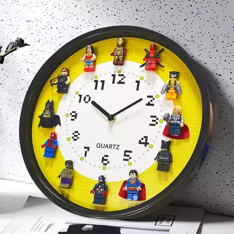 Настенные часы с минифигурками Супергероев