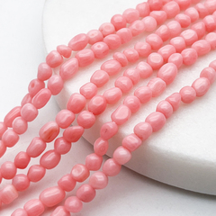 Коралл тонированный фриформ бусины, размер около 4-4,5 мм, цена за отрезок 19 см (1/2 нити)