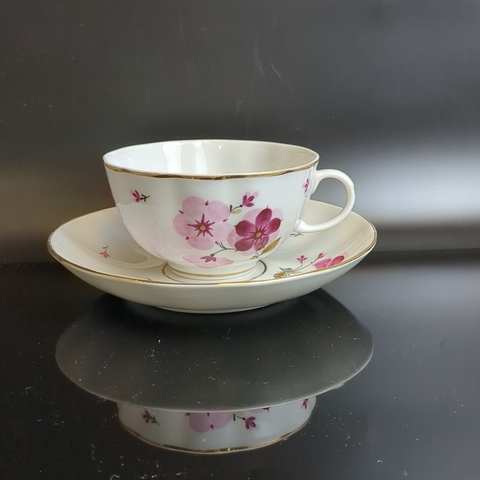 Чайная пара редкая ЛФЗ из сервиза "Майский ситчик", нежный рисунок цветов, Т.Н. Беспалова-Михалева ручная роспись, золочение, форма "старый" тюльпан, винтаж СССР 1960-1969 год