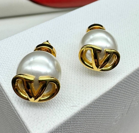 24151 - Серьги-пусеты Valentino жемчуг