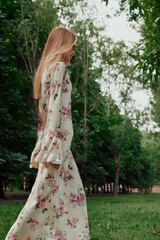 Платье со шлейфом рукав волан