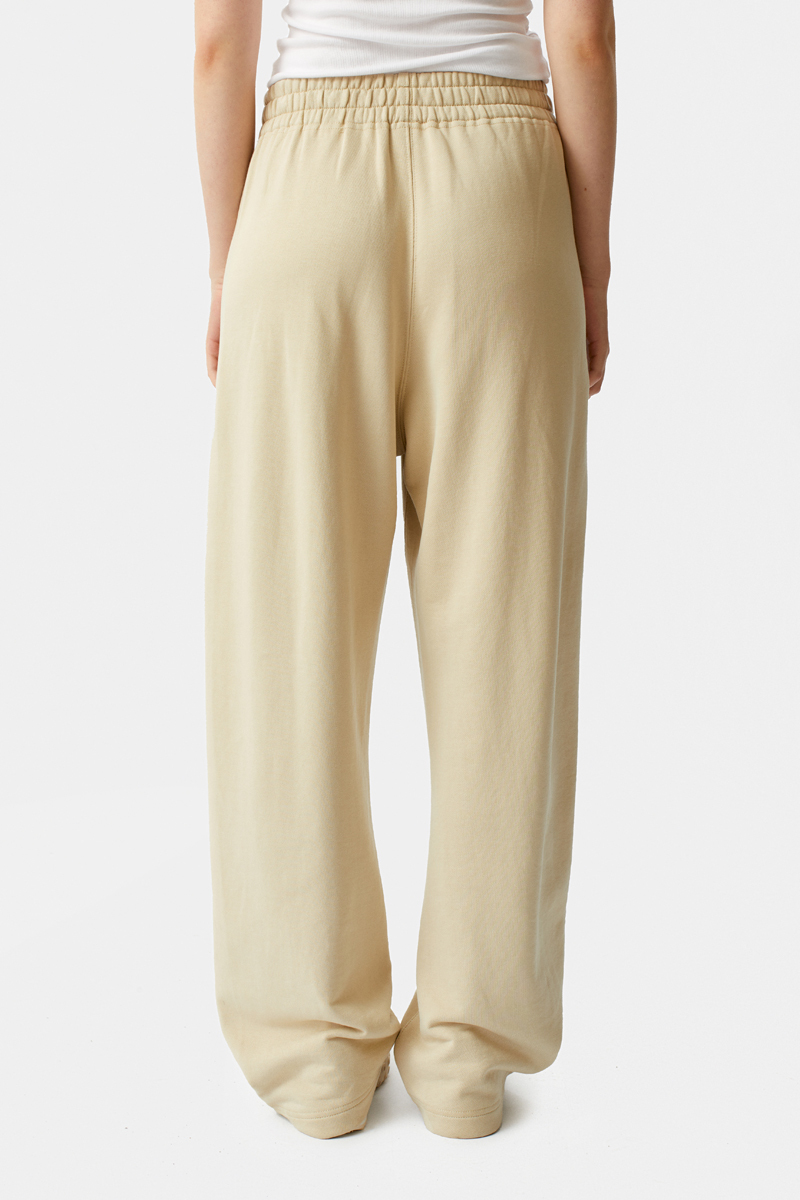 Бежевые спортивные брюки