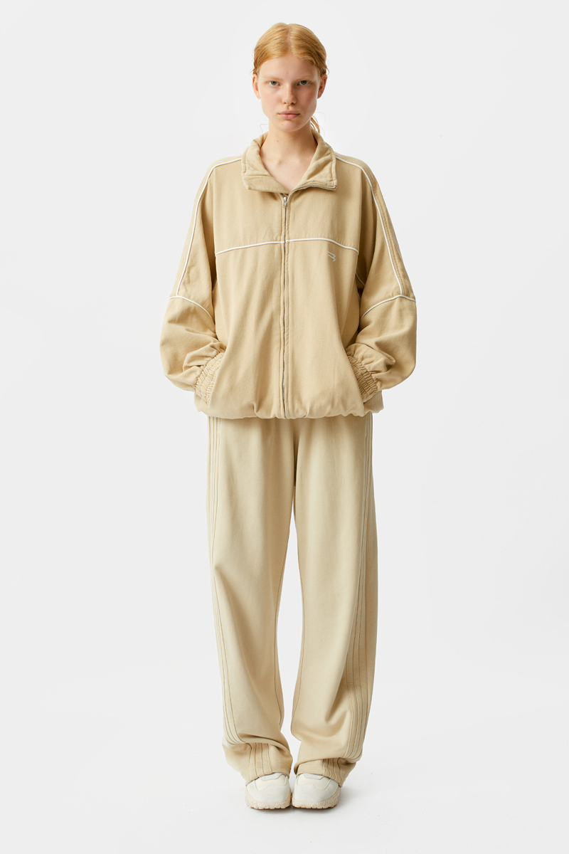 Бежевые спортивные брюки