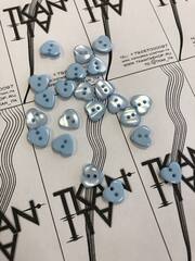 Пуговица пластиковая двухпрокольная цветная "сердце" (пластик, Голубое сердце, 12)