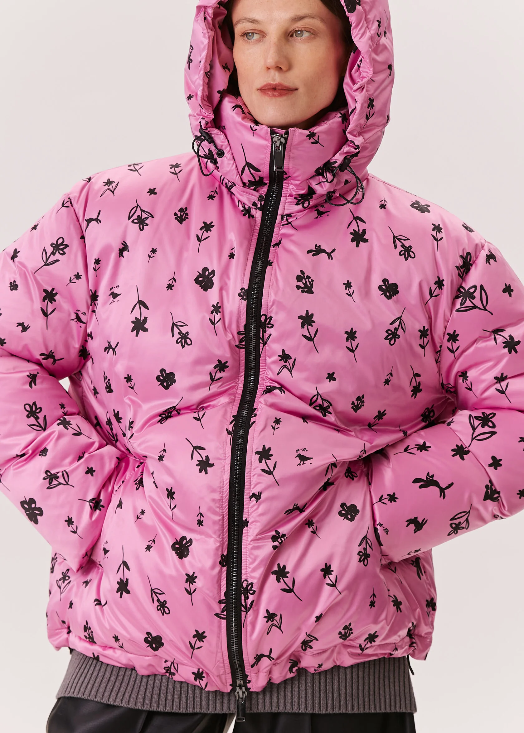 Пуховик MAGIC FLOWERS розового цвета